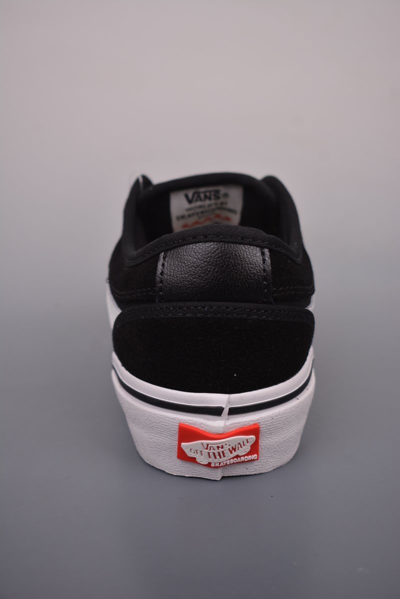 Vans Chukka 'Black / White' view