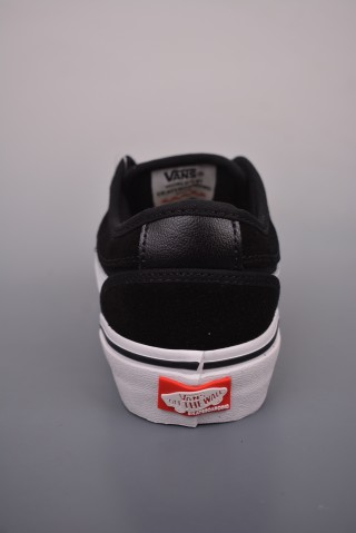 Vans Chukka 'Black / White' view 4