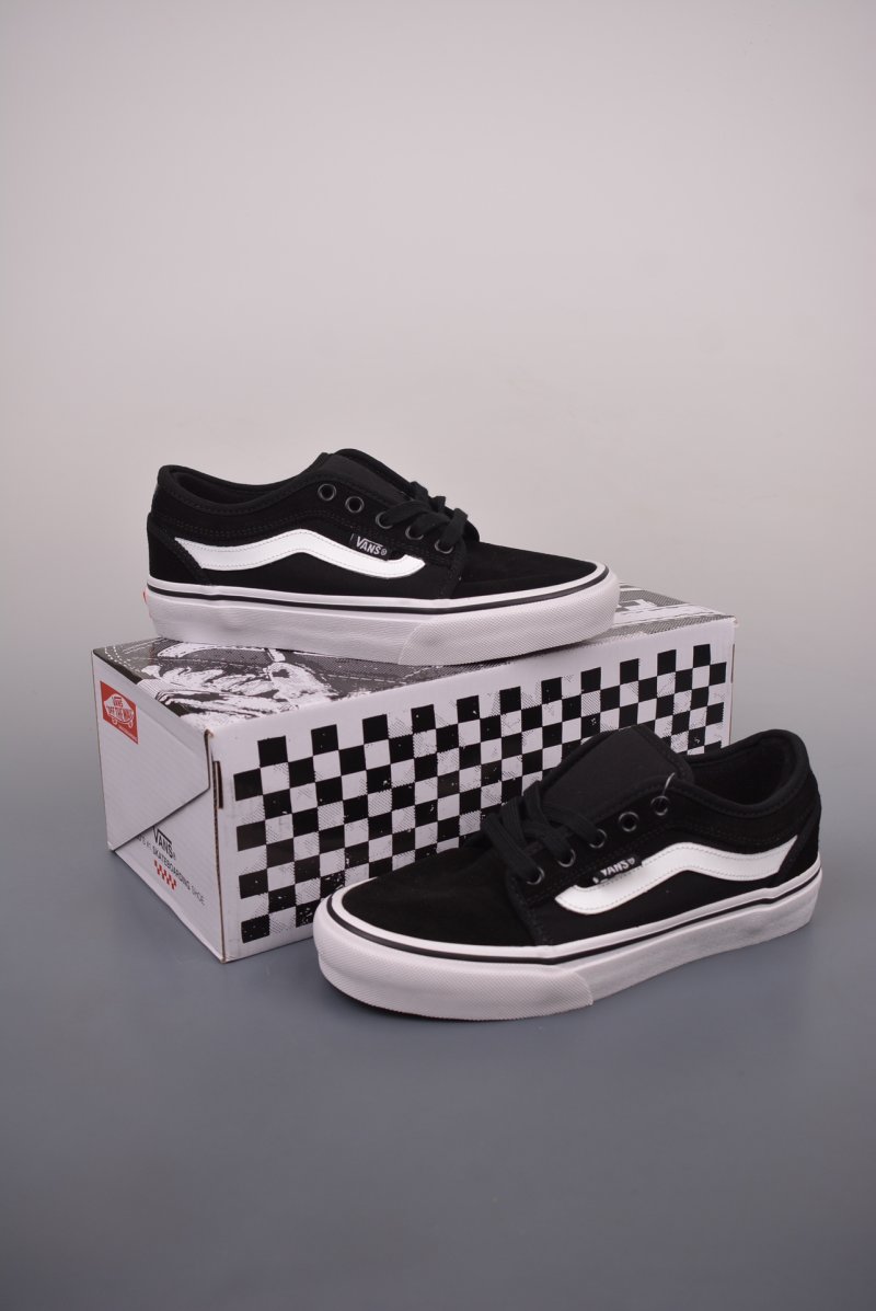 Vans Chukka 'Black / White' view