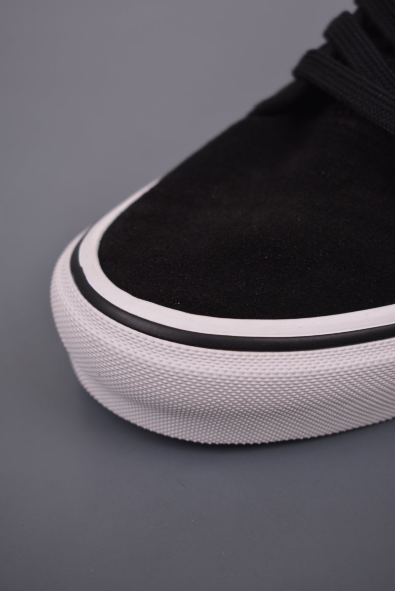 Vans Chukka 'Black / White' view