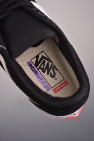 Vans Chukka 'Black / White' view 9