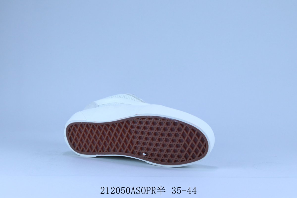 Vans Classics Knu Skool 'Black / White' view