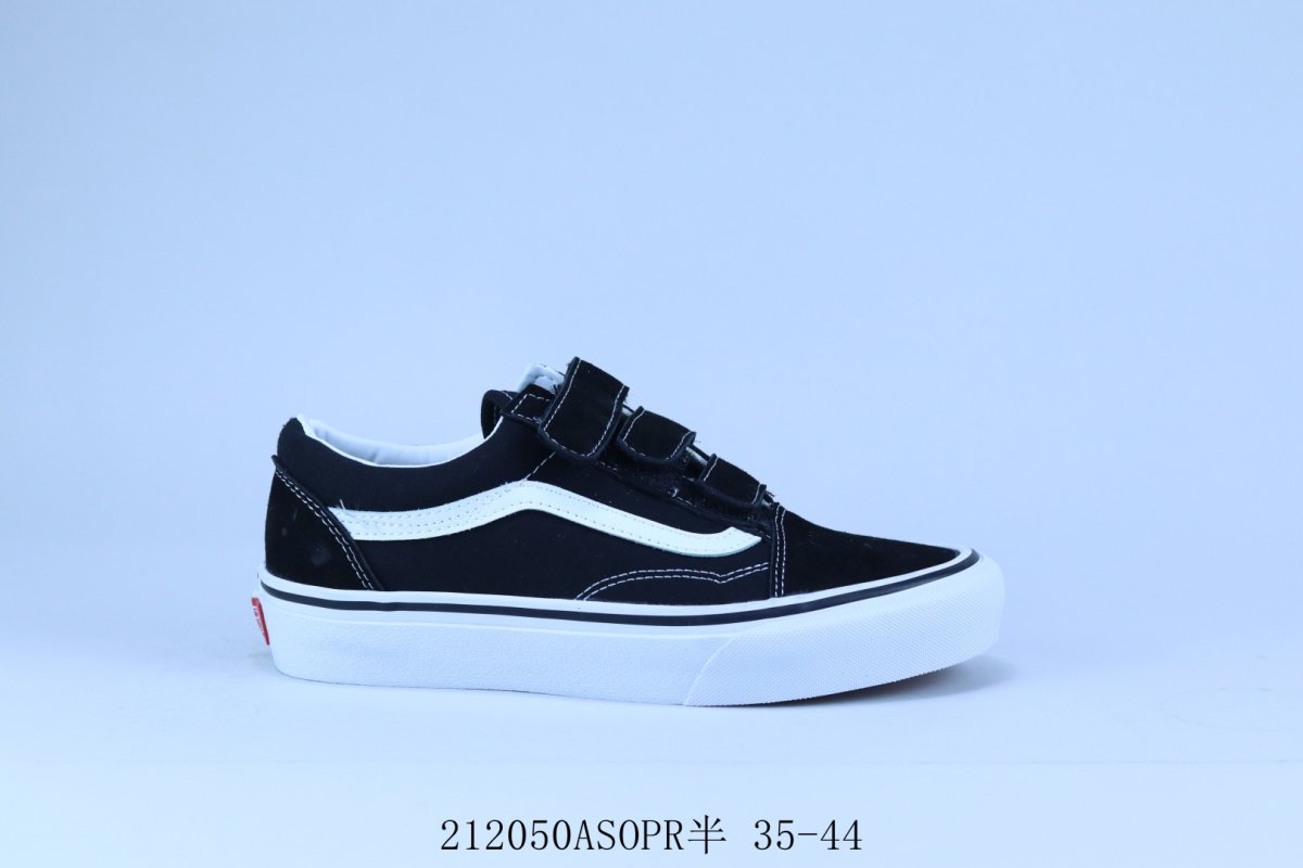 Vans Classics Knu Skool 'Black / White' view