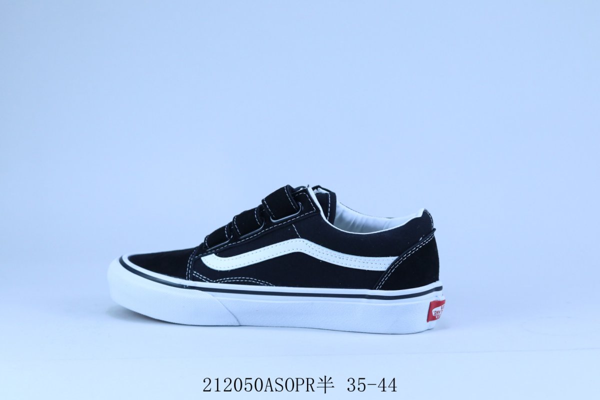 Vans Classics Knu Skool 'Black / White' view