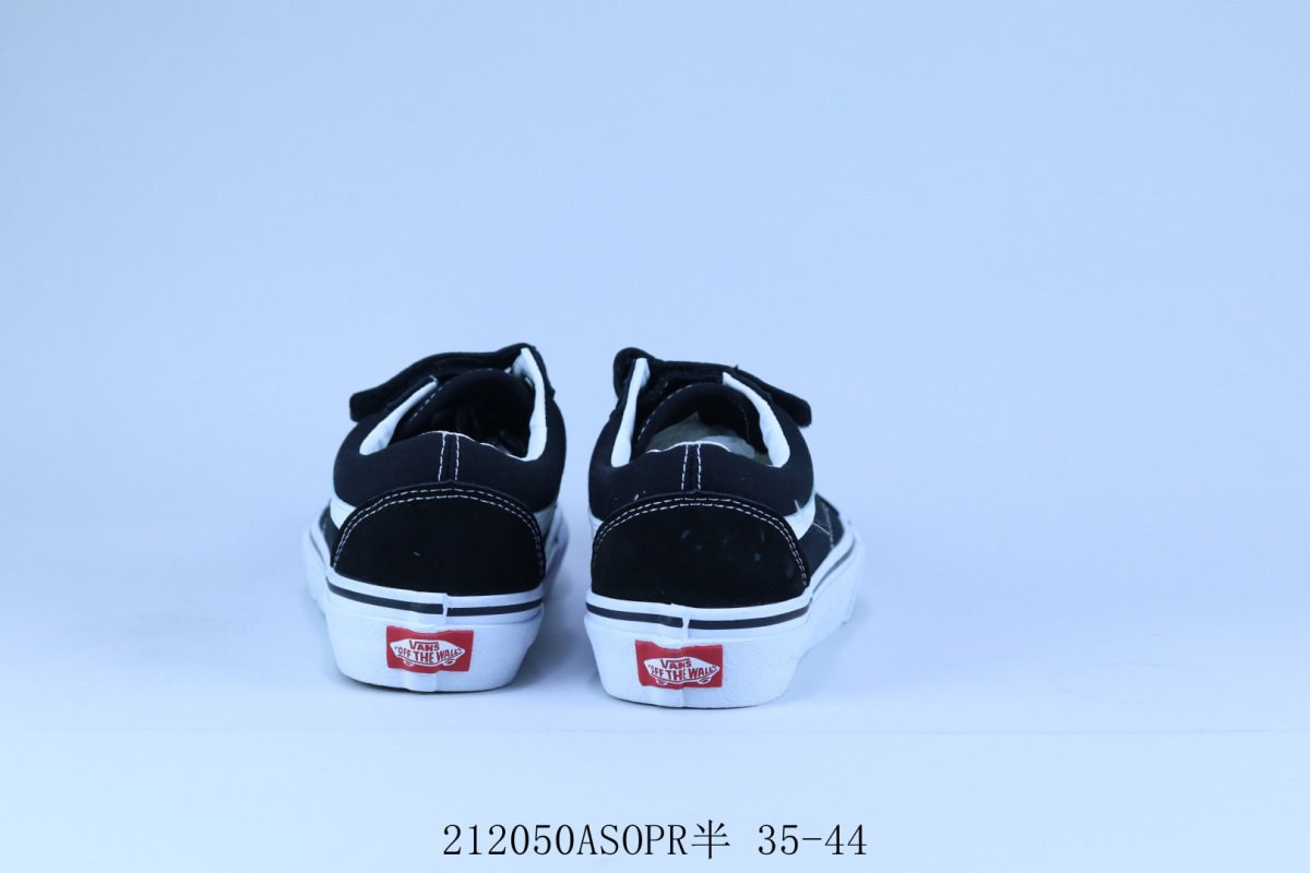 Vans Classics Knu Skool 'Black / White' view