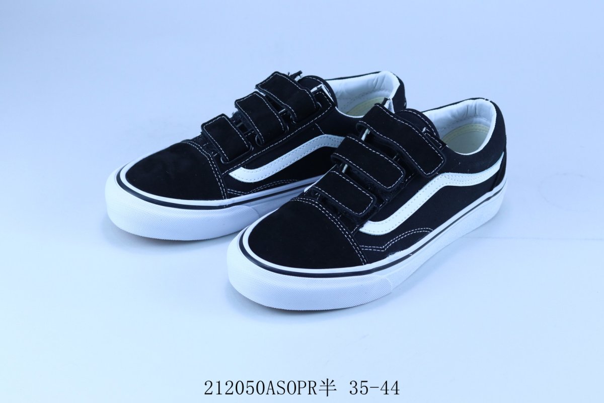 Vans Classics Knu Skool 'Black / White' view