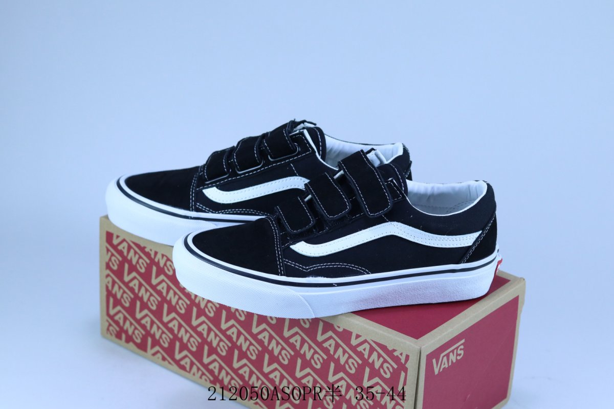 Vans Classics Knu Skool 'Black / White' view