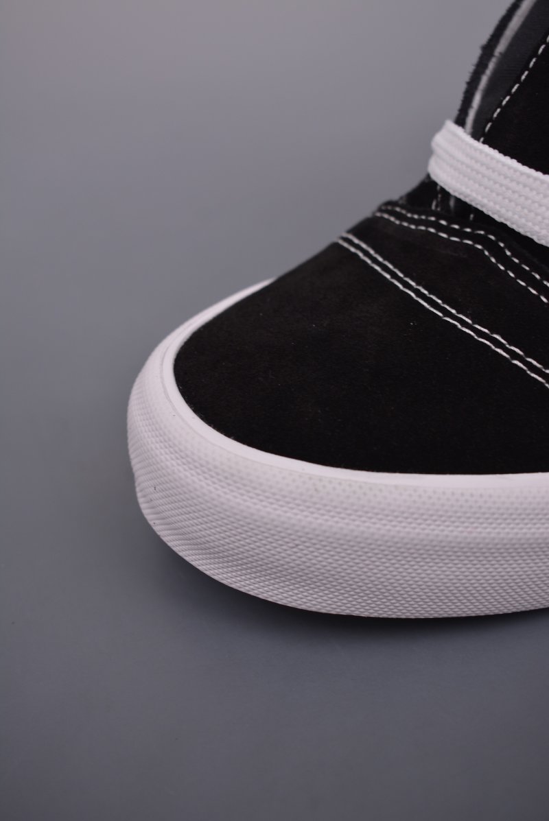 Vans Classics Knu Skool 'Black / White' view