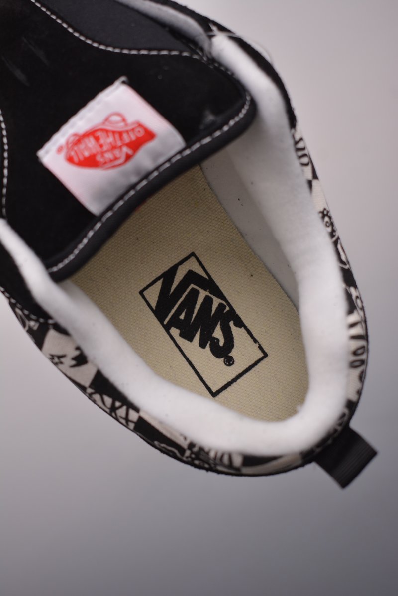 Vans Classics Knu Skool 'Black / White' view