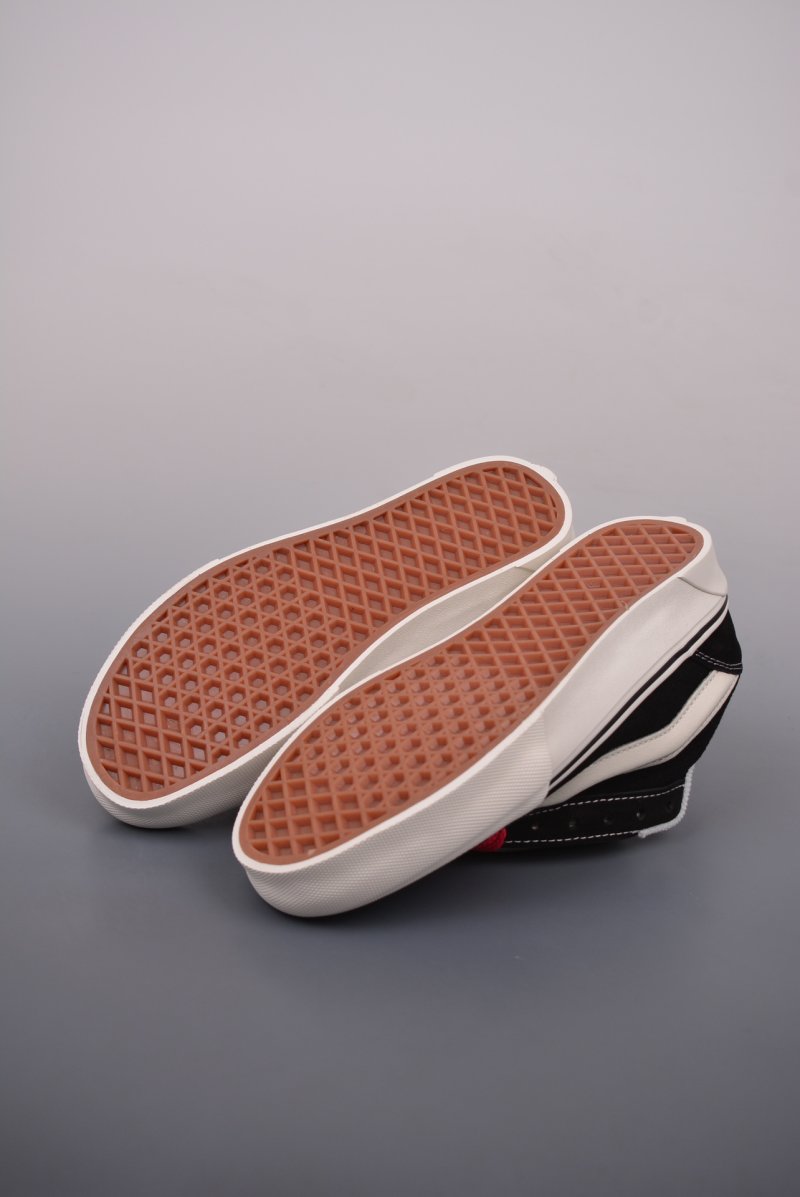Vans Classics Knu Skool 'Black / Pink' view