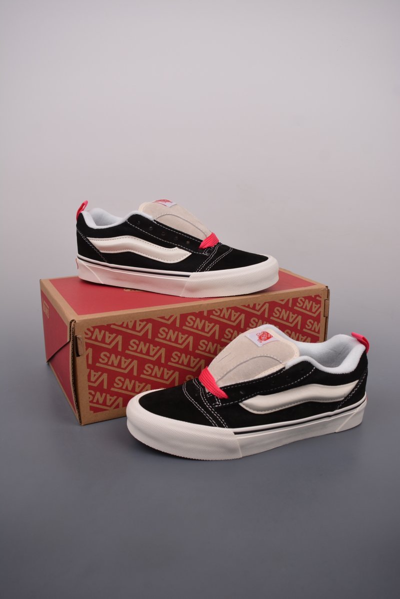 Vans Classics Knu Skool 'Black / Pink' view