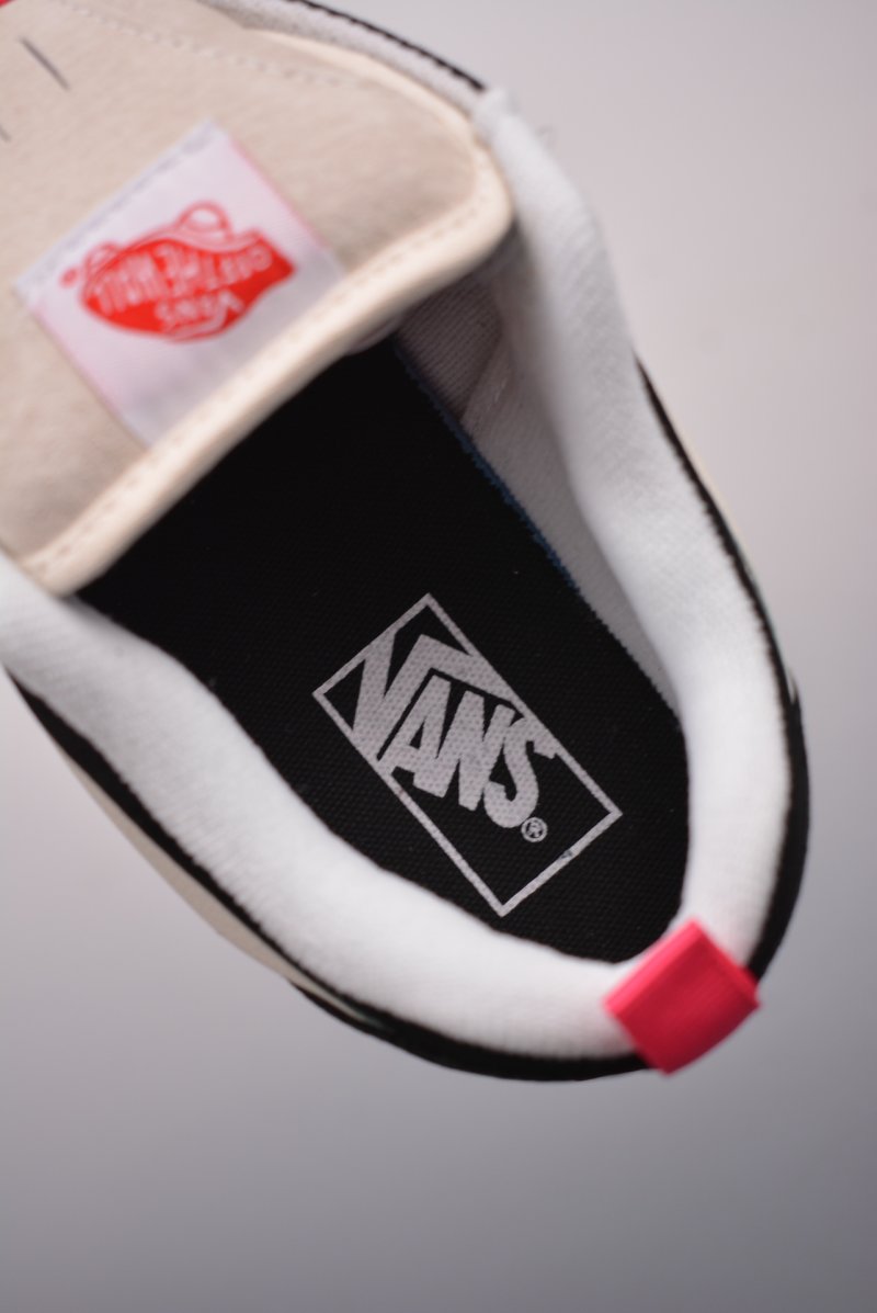 Vans Classics Knu Skool 'Black / Pink' view