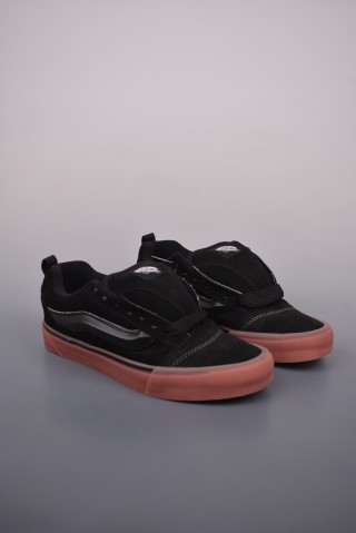 Vans Classics Knu Skool 'Black' view 1