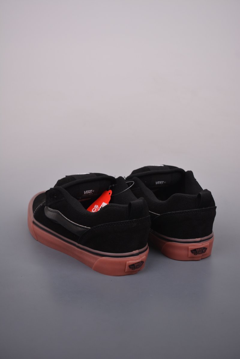 Vans Classics Knu Skool 'Black' view
