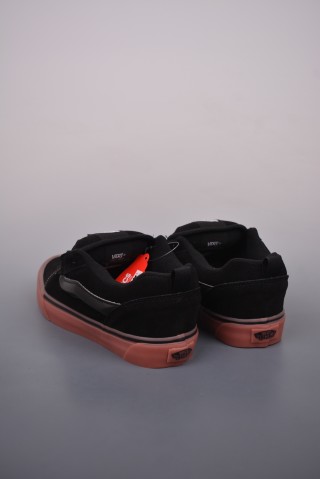 Vans Classics Knu Skool 'Black' view 2