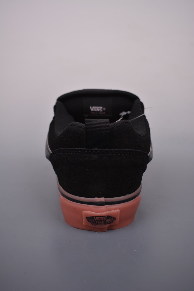 Vans Classics Knu Skool 'Black' view