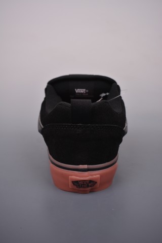 Vans Classics Knu Skool 'Black' view 4