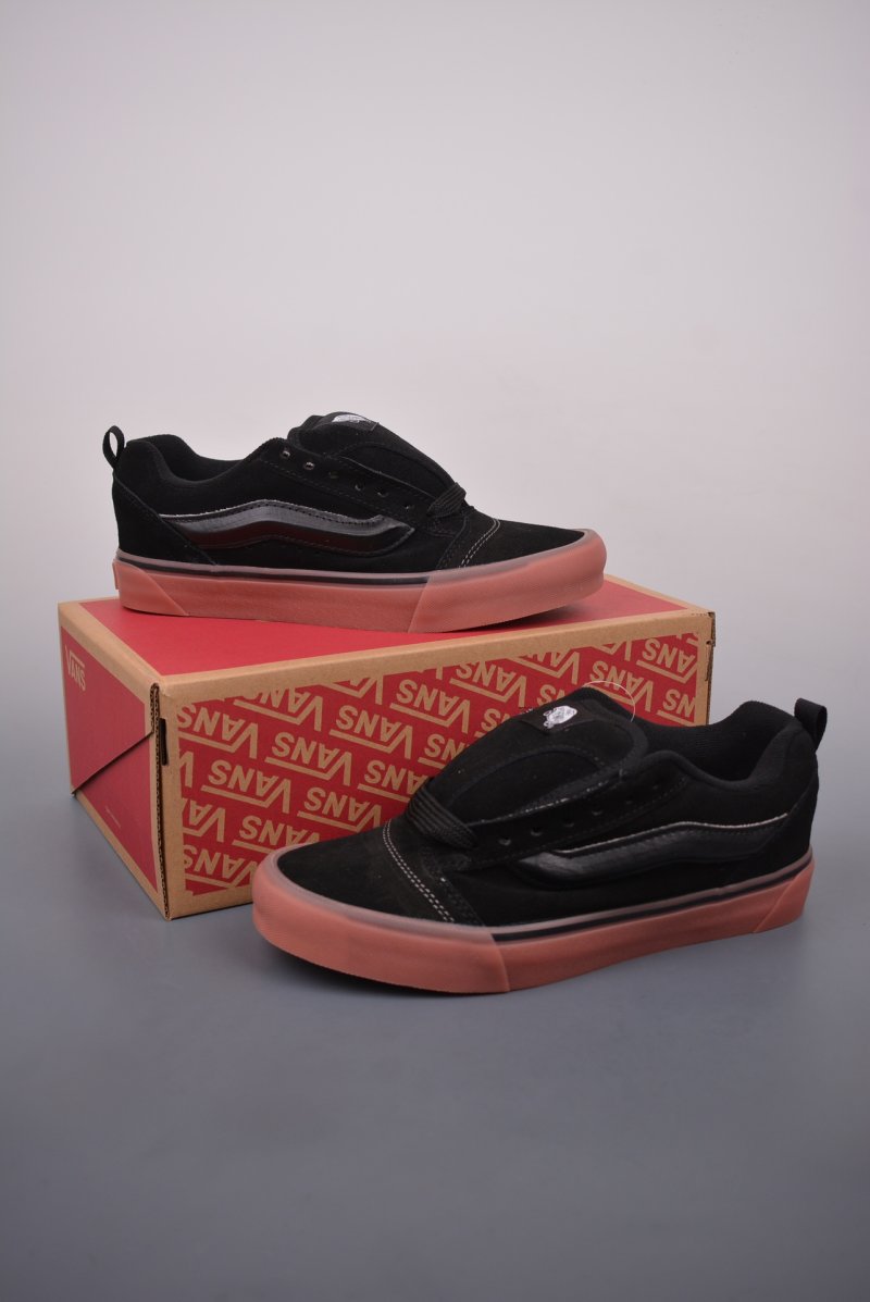 Vans Classics Knu Skool 'Black' view