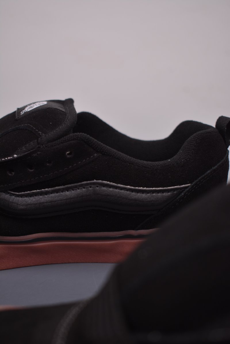 Vans Classics Knu Skool 'Black' view