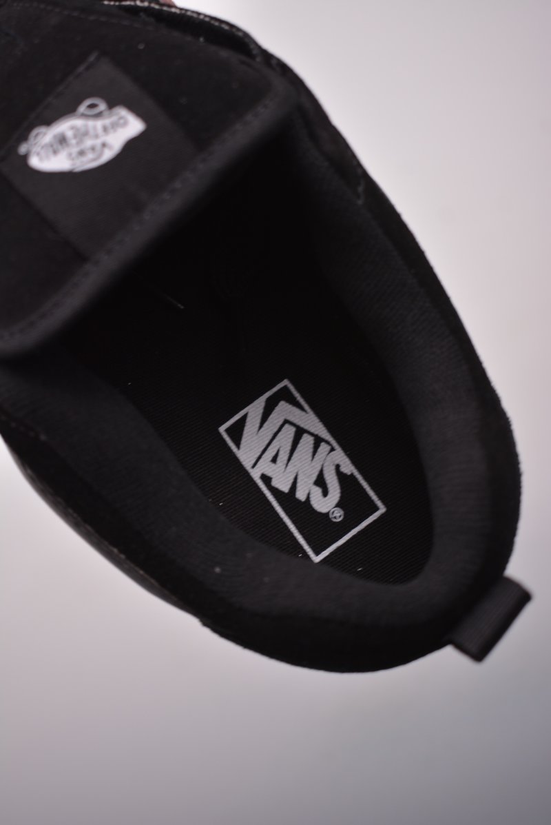 Vans Classics Knu Skool 'Black' view
