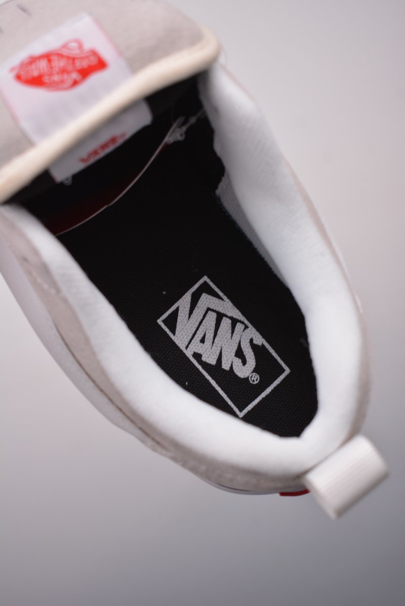 Vans Classics Knu Skool 'Cream / Black' view