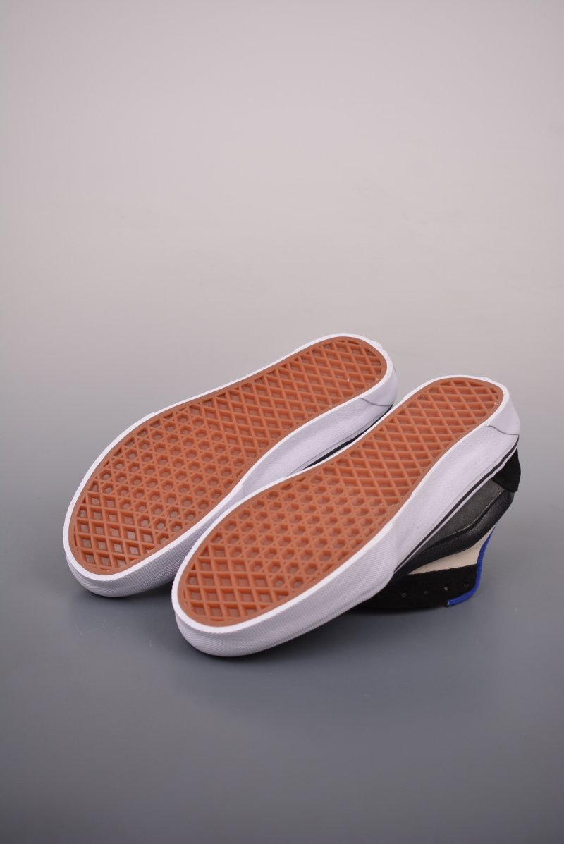 Vans Classics Knu Skool 'Black / Grey' view