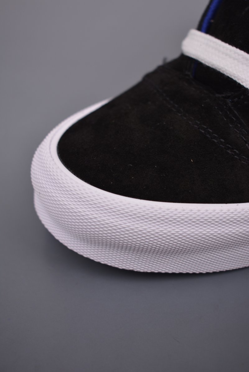 Vans Classics Knu Skool 'Black / Grey' view