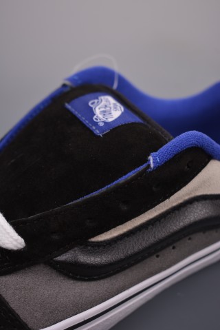 Vans Classics Knu Skool 'Black / Grey' view 7