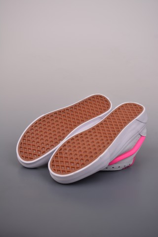 Vans Classics Knu Skool 'White / Pink' view 3