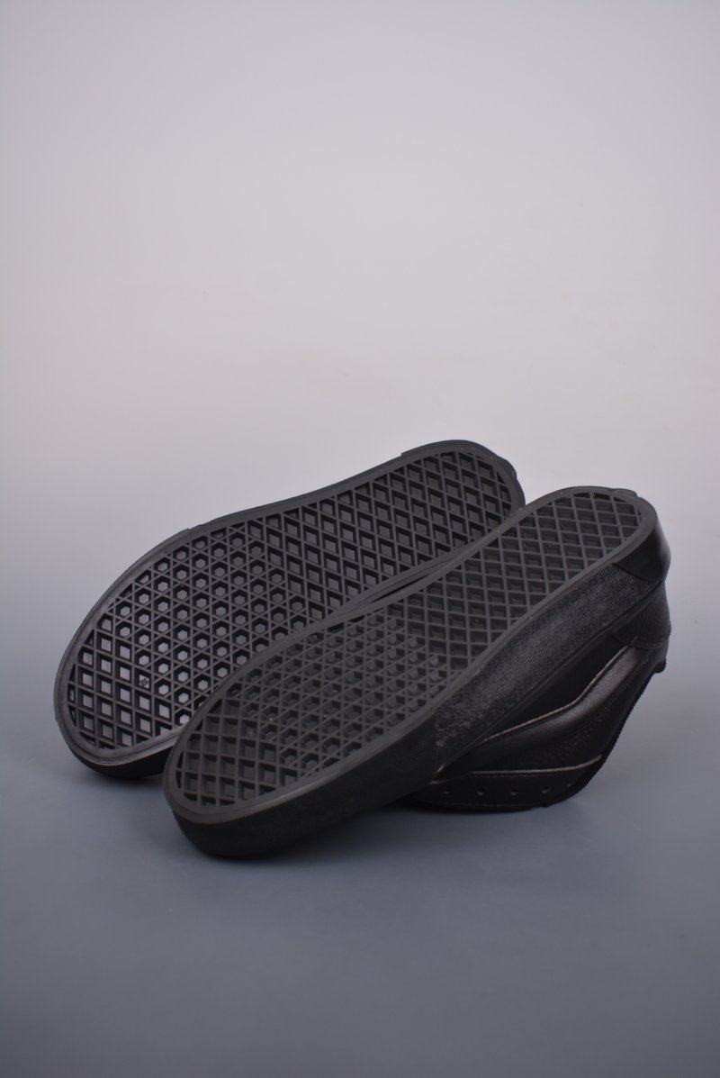 Vans Classics Knu Skool 'Black' view