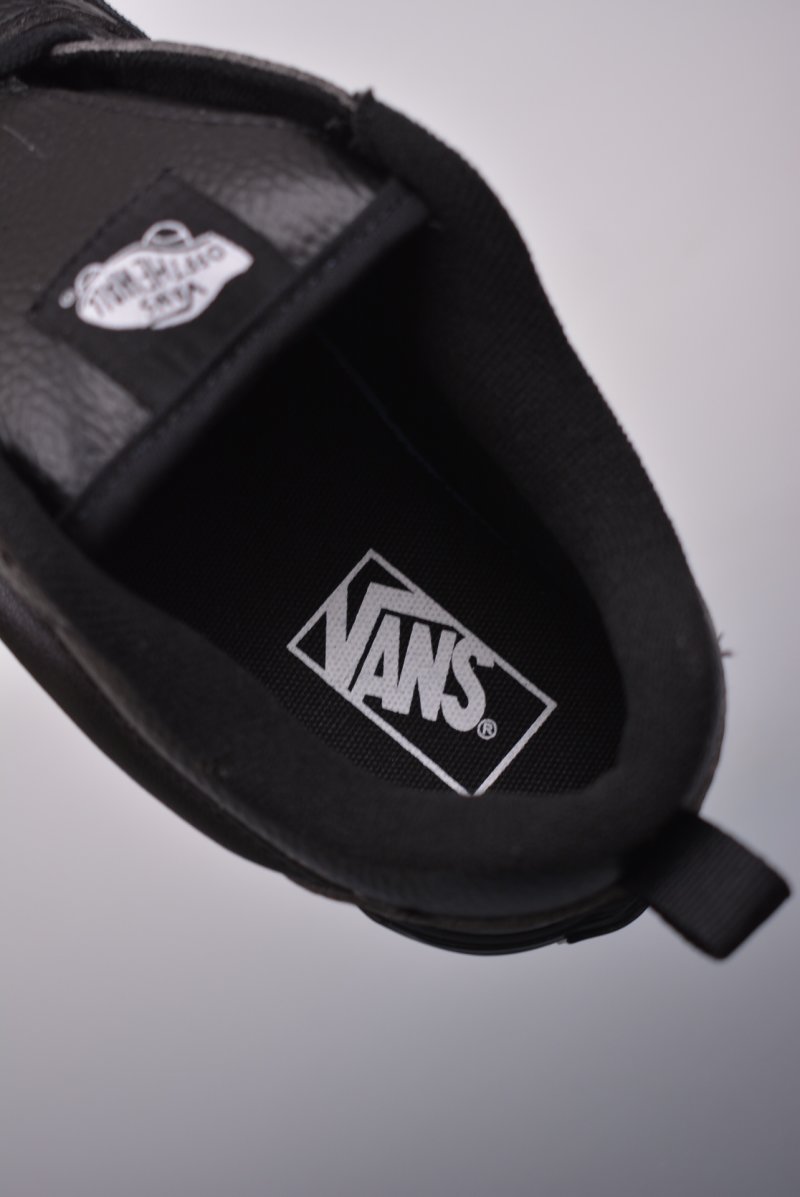 Vans Classics Knu Skool 'Black' view