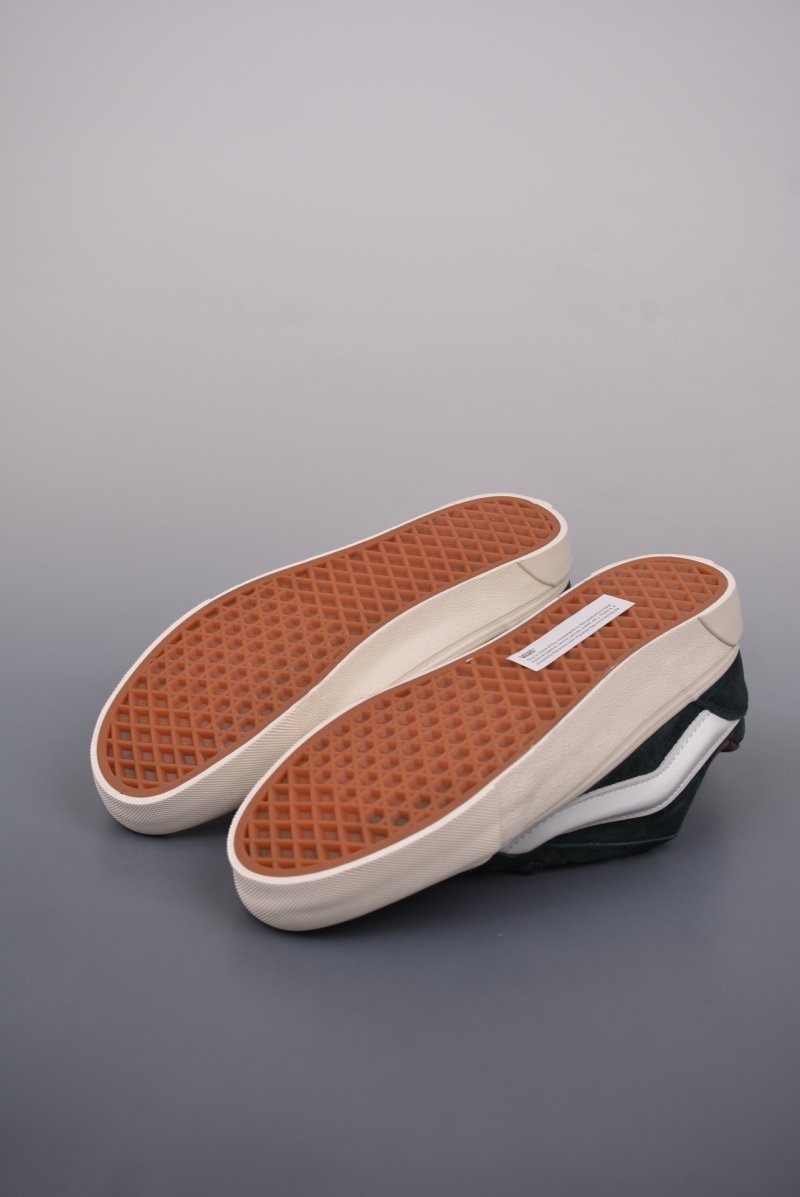 Vans Classics Knu Skool 'Dark Green' view