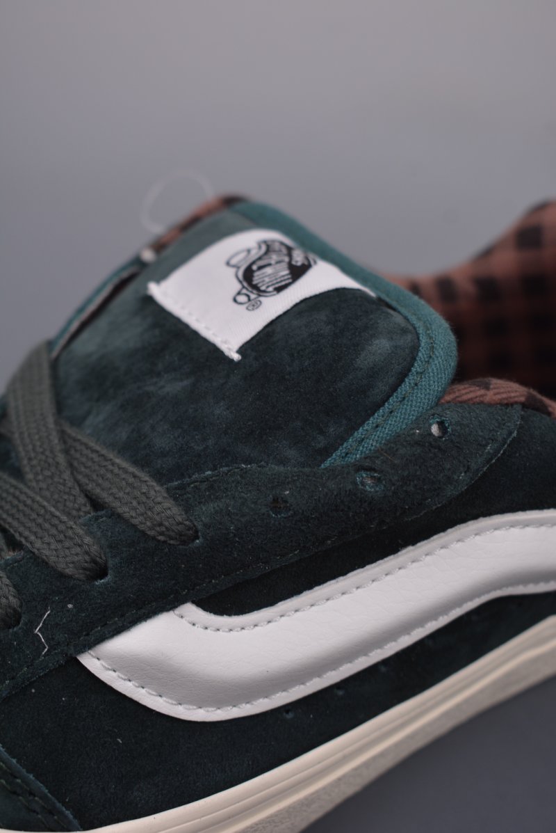 Vans Classics Knu Skool 'Dark Green' view