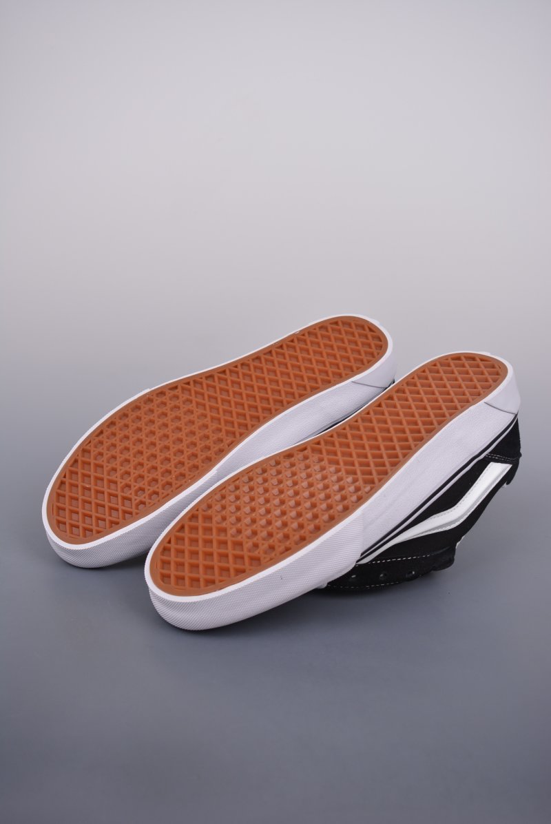 Vans Classics Knu Skool 'Black / White / Navy' view