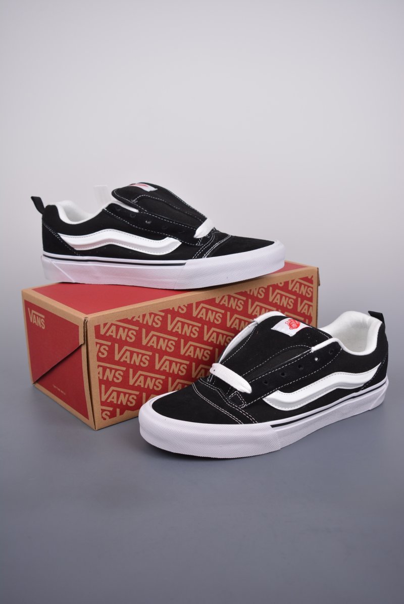 Vans Classics Knu Skool 'Black / White / Navy' view