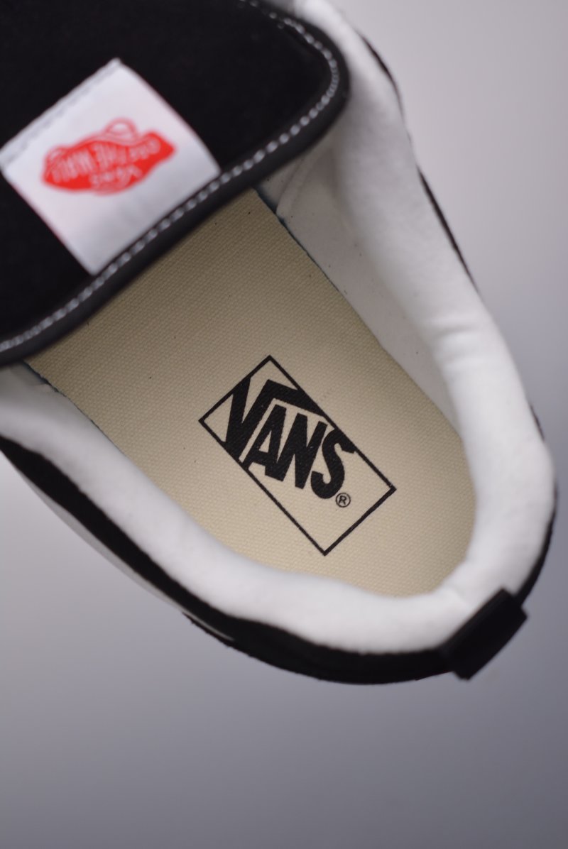 Vans Classics Knu Skool 'Black / White / Navy' view