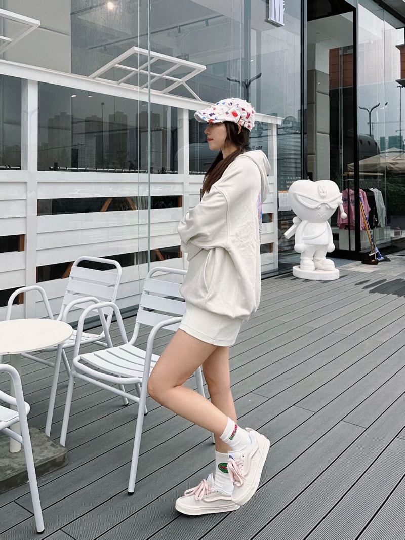Vans Classics Knu Skool 'Pink' view