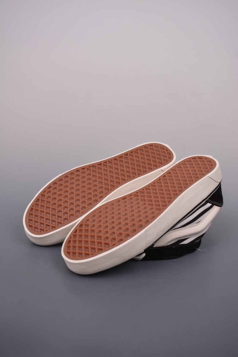 Vans Classics Knu Skool 'Black / White' view