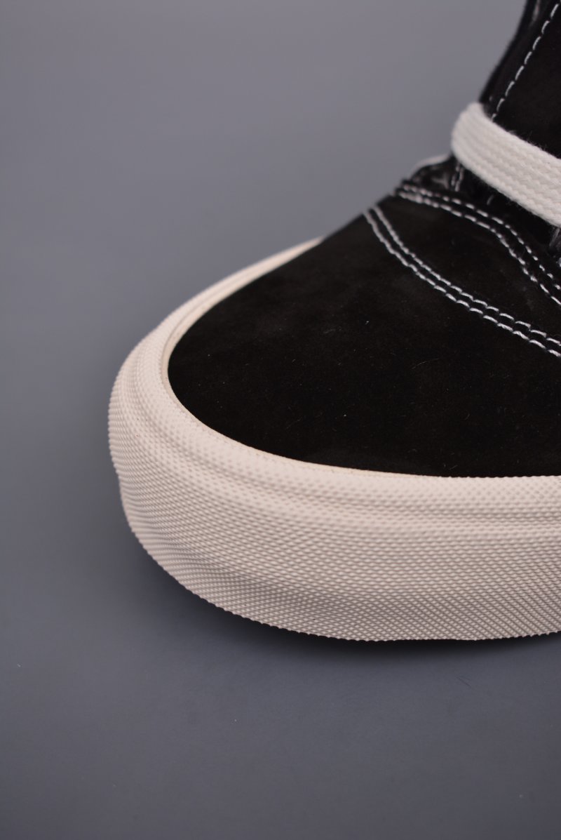Vans Classics Knu Skool 'Black / White' view
