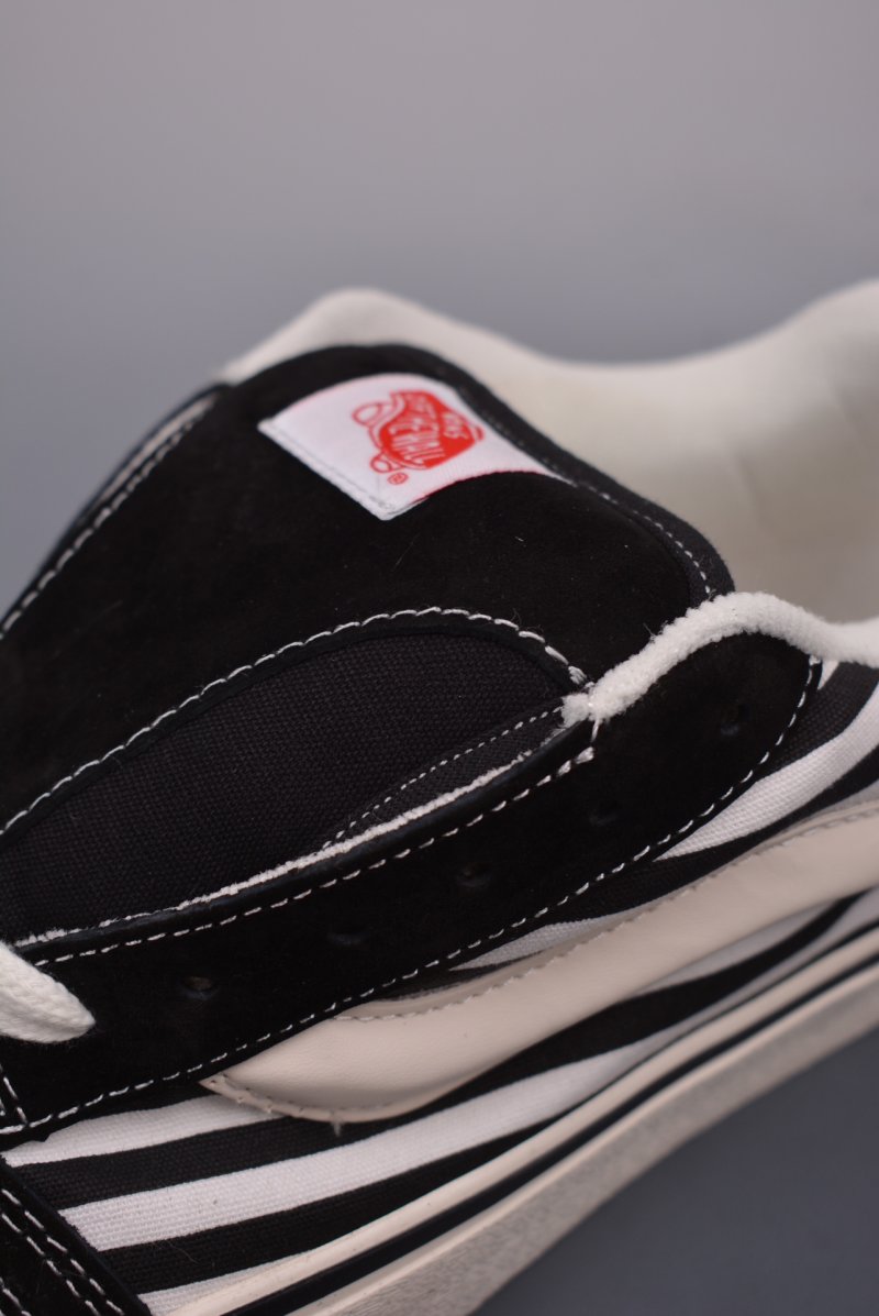 Vans Classics Knu Skool 'Black / White' view
