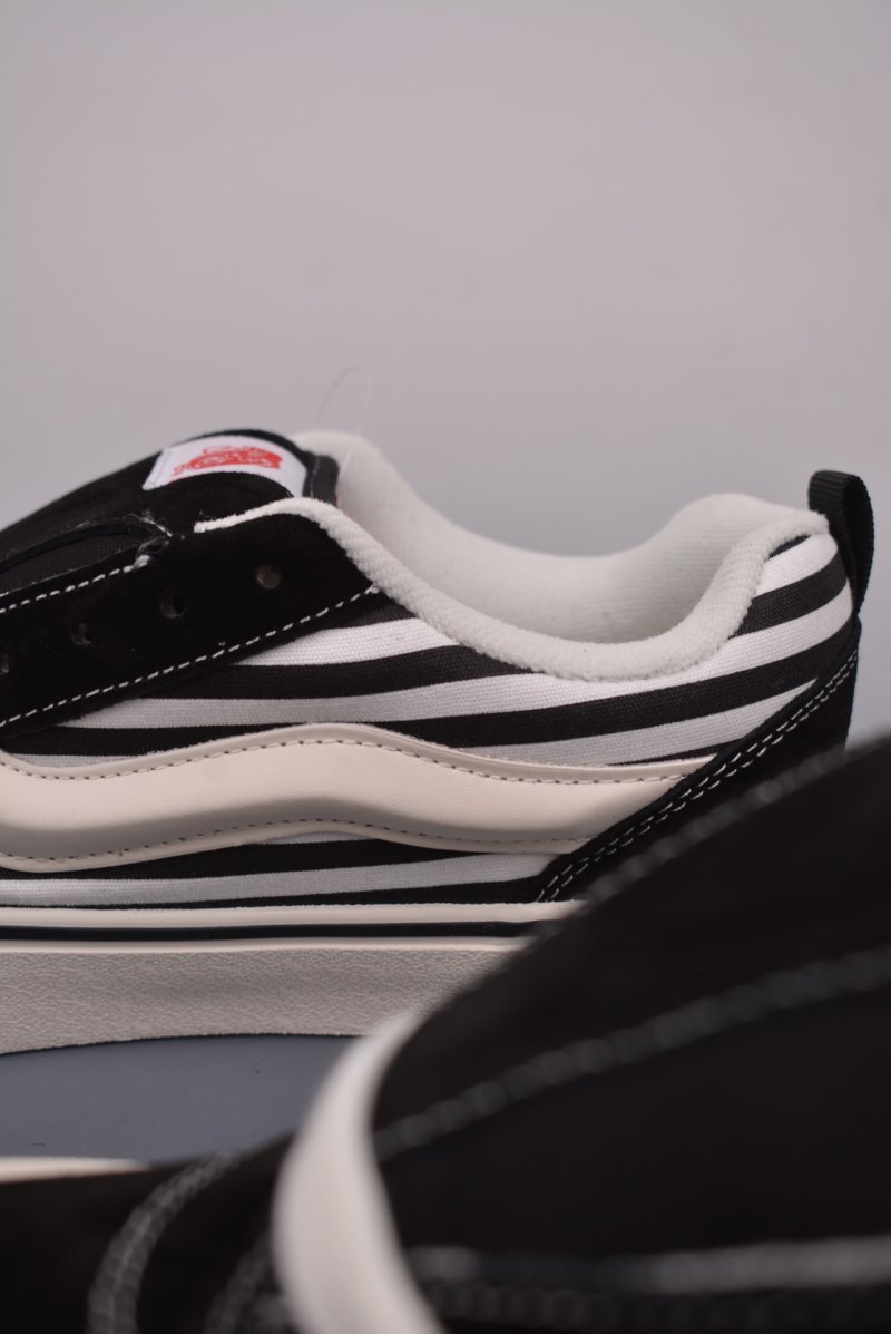 Vans Classics Knu Skool 'Black / White' view