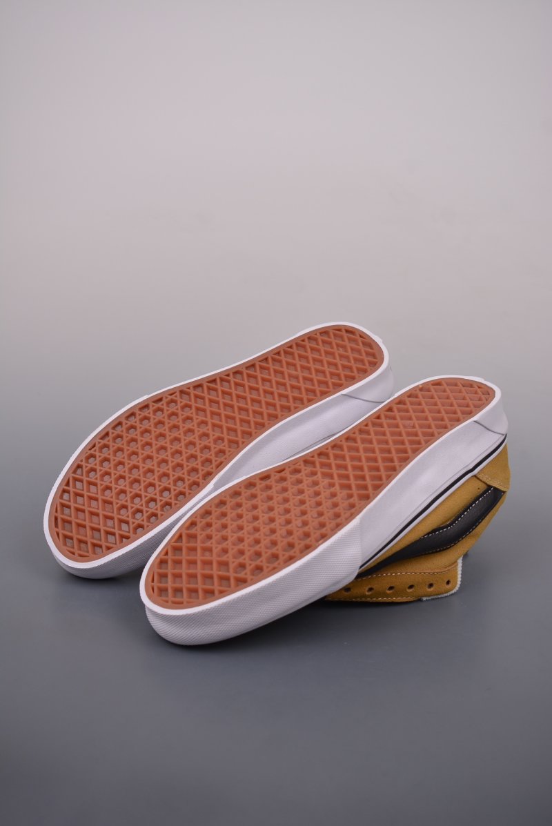 Vans Classics Knu Skool 'Black / Yellow' view