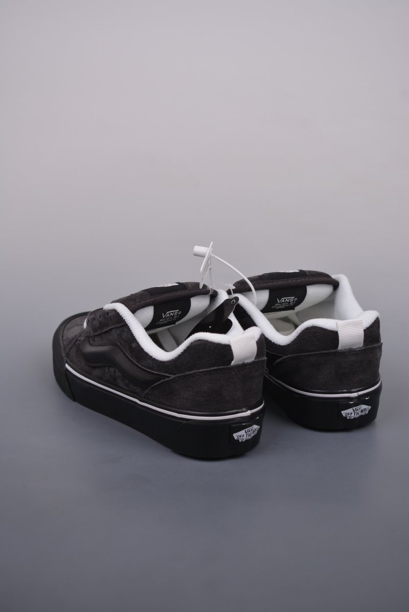 Vans Classics Knu Skool 'Black' view