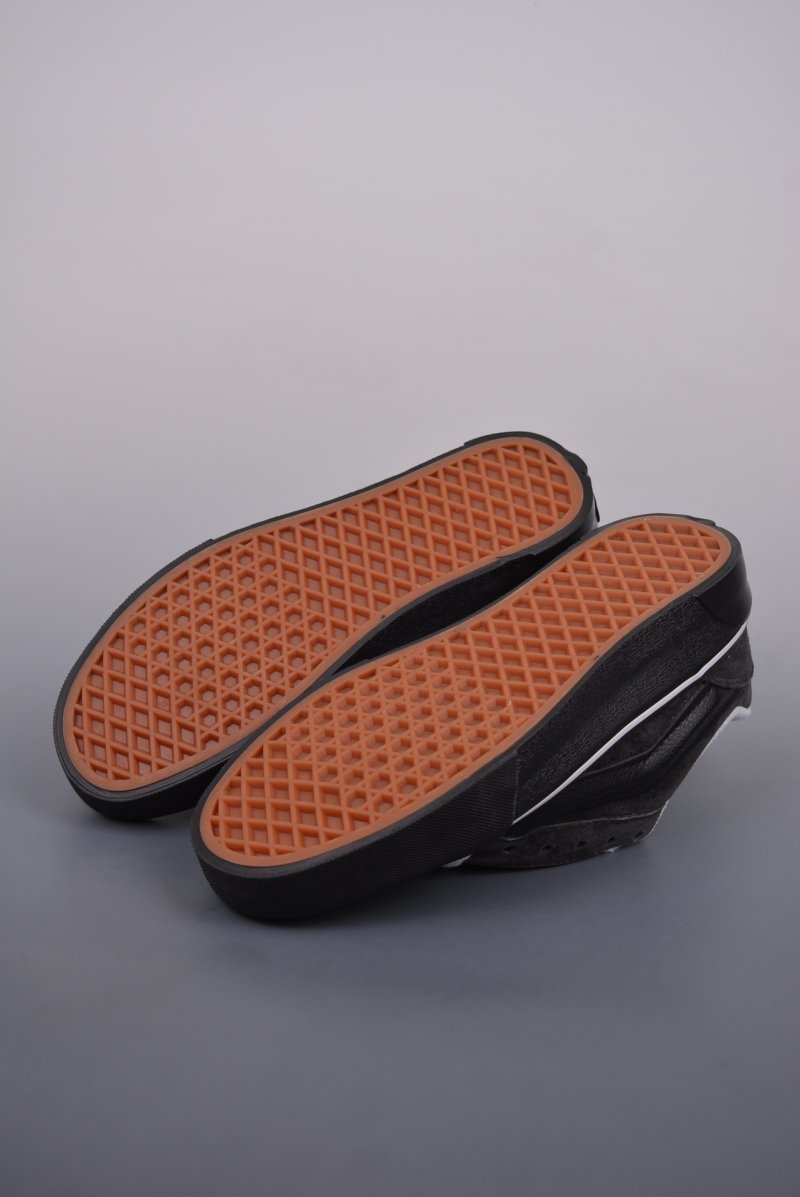 Vans Classics Knu Skool 'Black' view