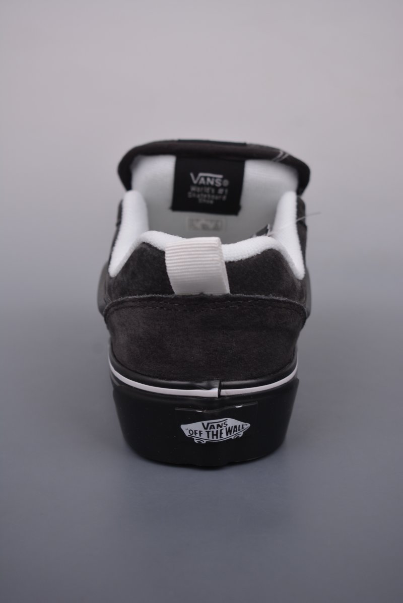 Vans Classics Knu Skool 'Black' view