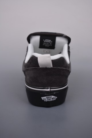 Vans Classics Knu Skool 'Black' view 4