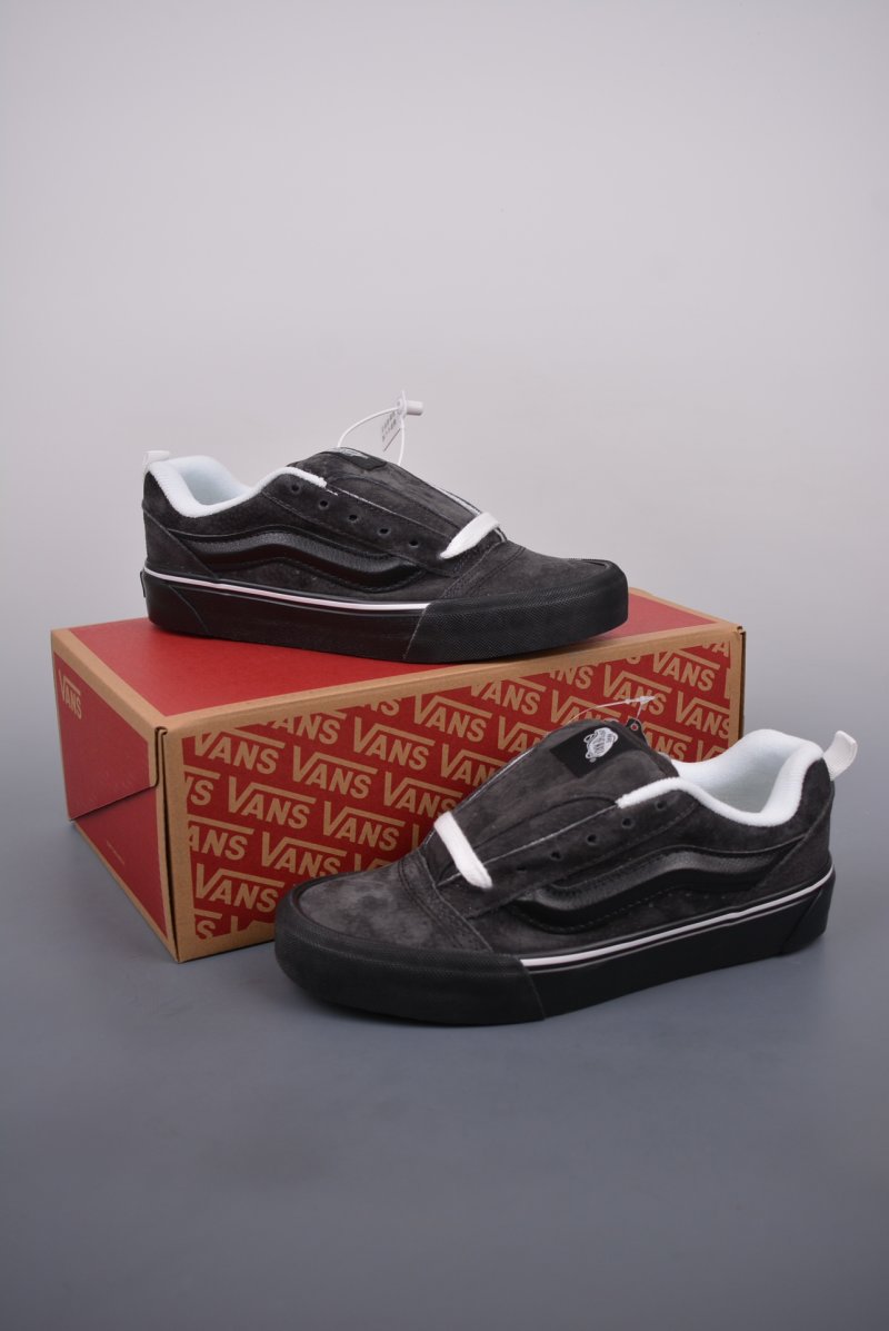 Vans Classics Knu Skool 'Black' view