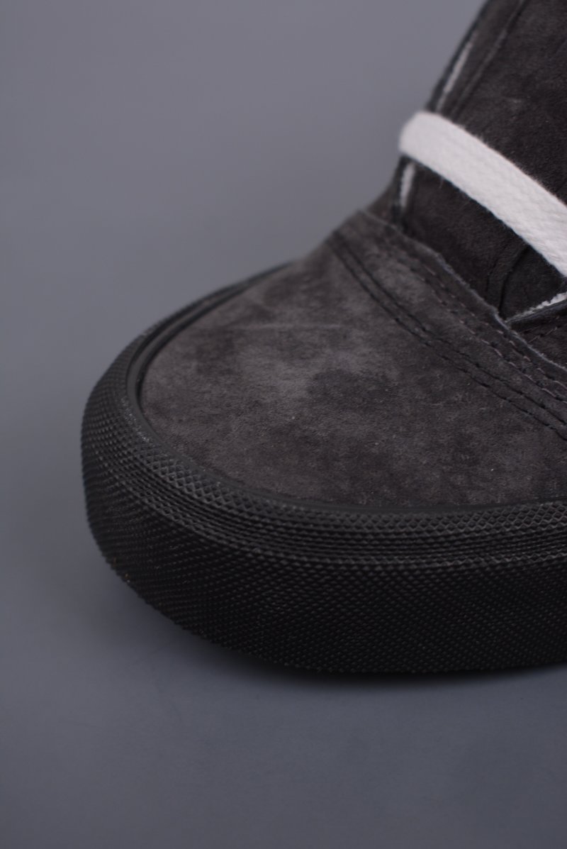 Vans Classics Knu Skool 'Black' view