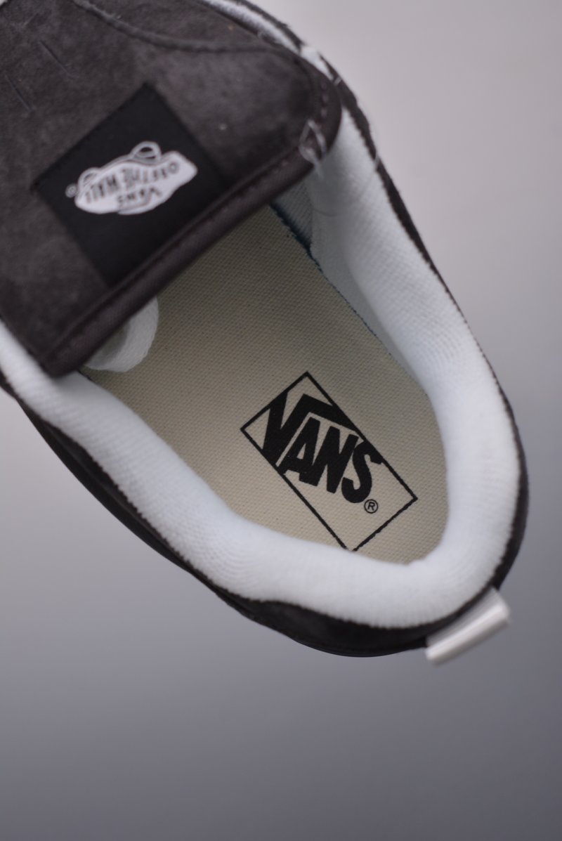 Vans Classics Knu Skool 'Black' view