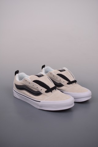 Vans Classics Knu Skool 'Black / White' view 1